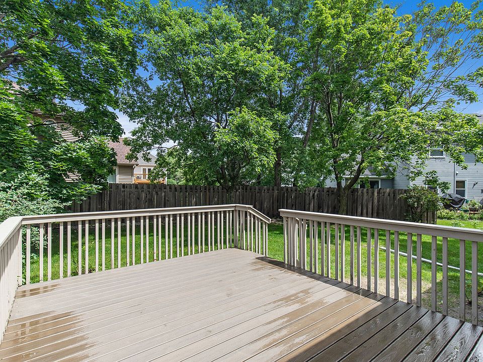 Outdoor deck (trex)