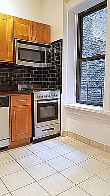 Rented by City Connections Realty | media 20