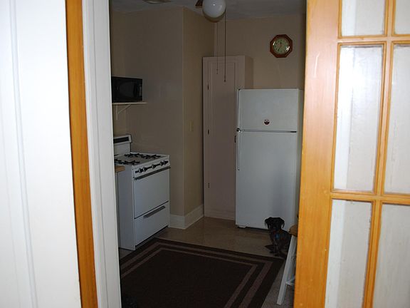3rd image of 500 Vine St
