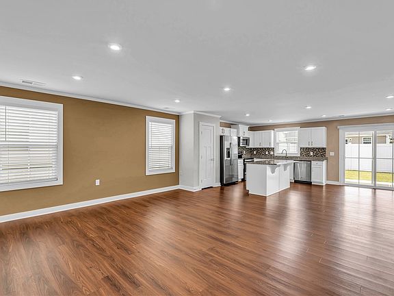 2nd image of 10 Tippetts Ct