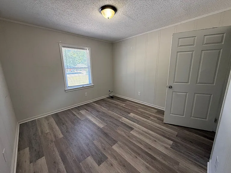 1707 Birchwood Dr SE — Photo 2