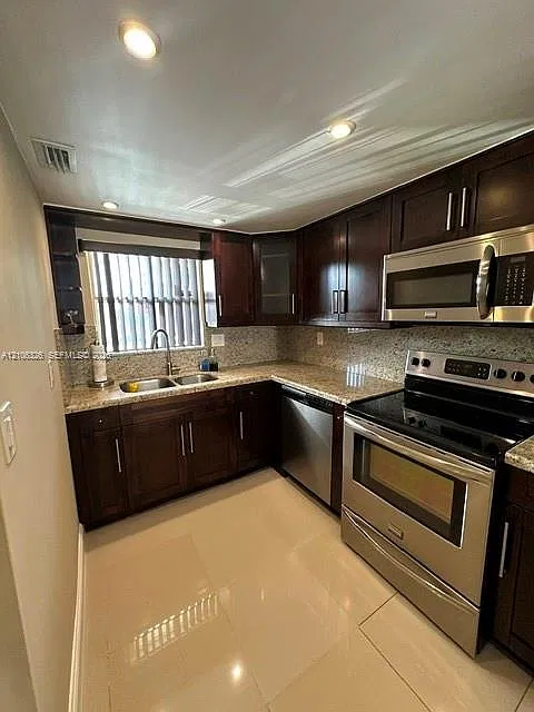 Park East Condo — Photo 1