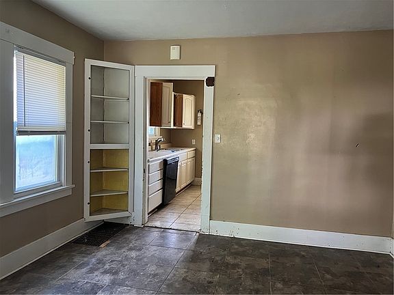 5th image of 200 Smith Ave