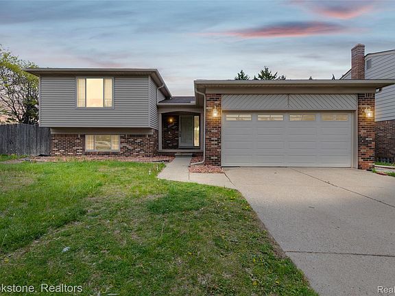 2nd image of 38982 Sutton Dr
