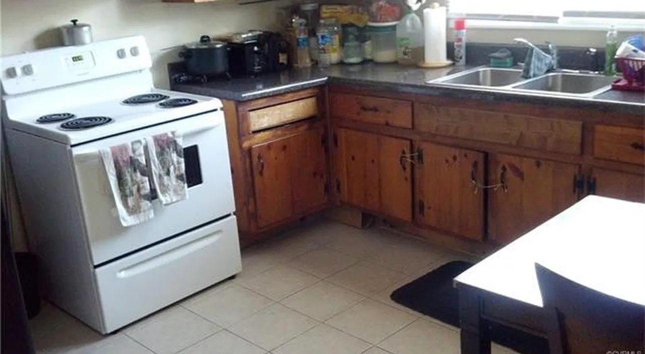 5 bed, 2054 sqft, $2,995 — Photo 3