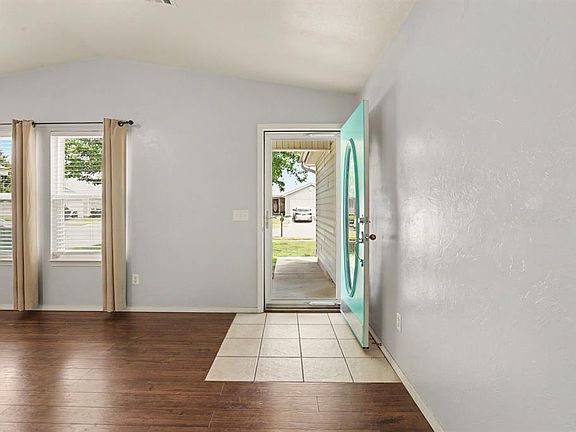 5th image of 15513 Camellia Rd