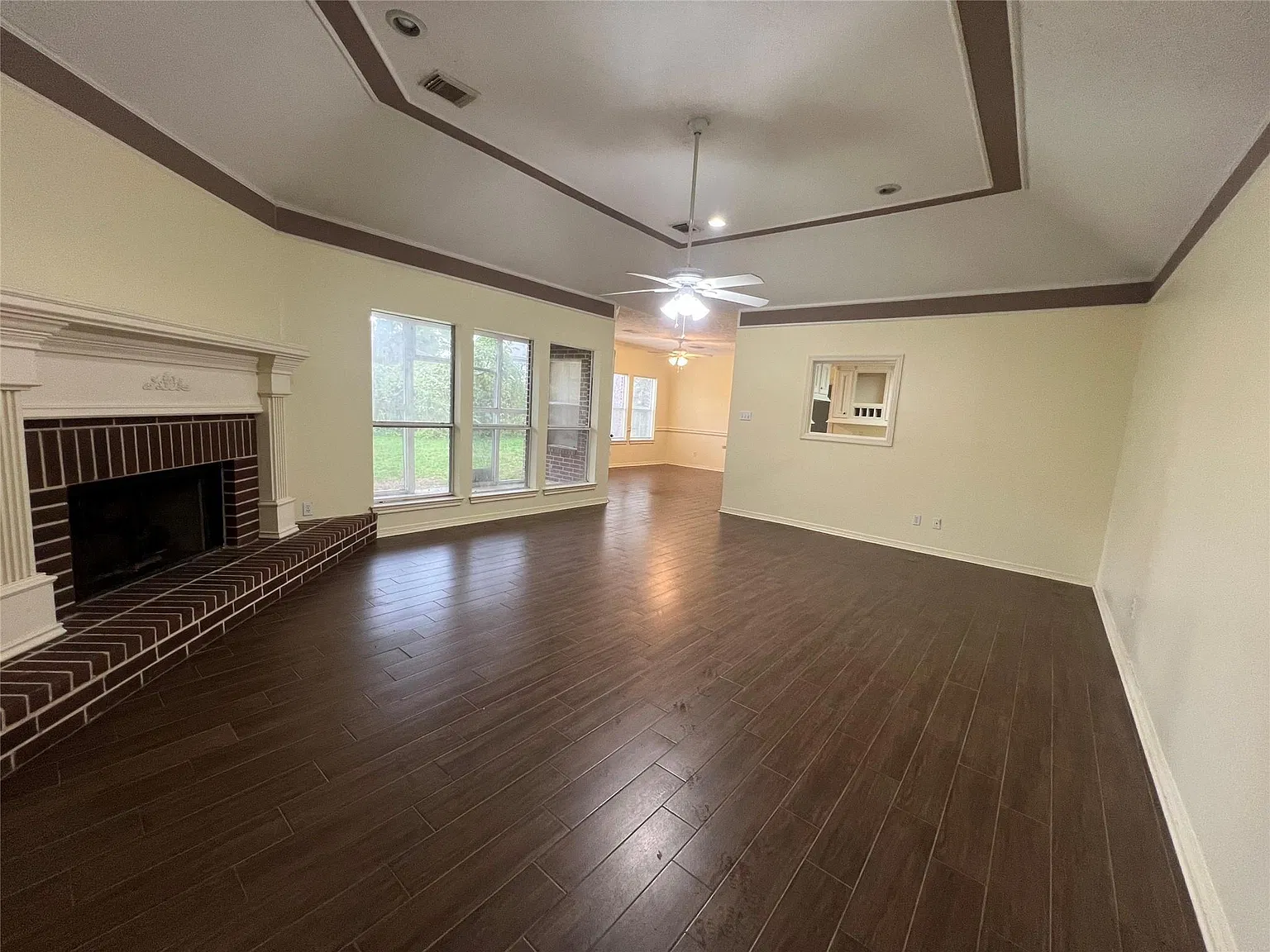 3 bed, 2.0 bath, 2045 sqft, $2,300 — Photo 4