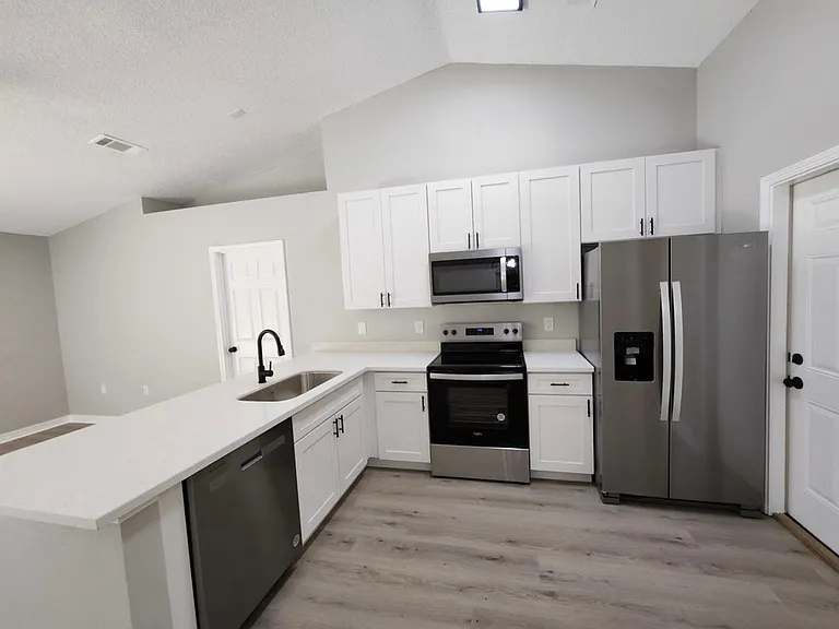 202 Cabana Way — Photo 3