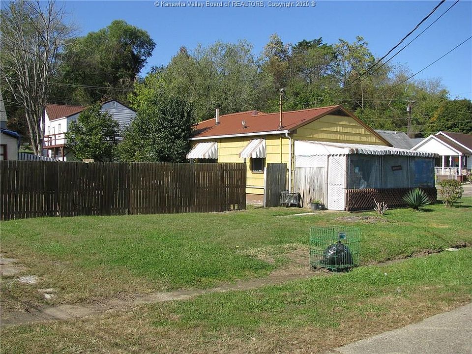 2nd image of 220 2nd St N