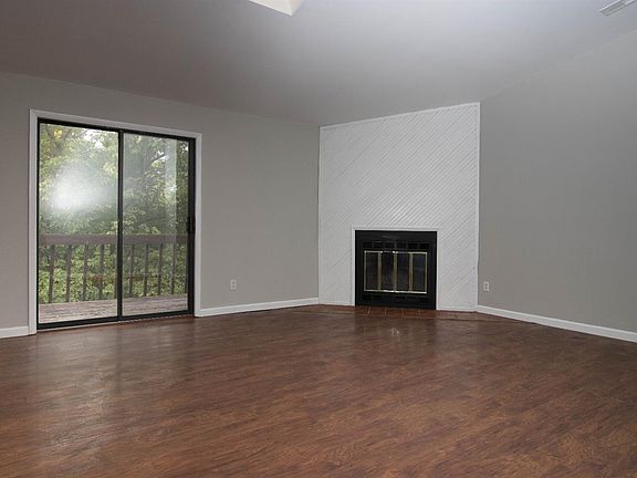 4th image of 9562 Woodland Hills Dr #9562