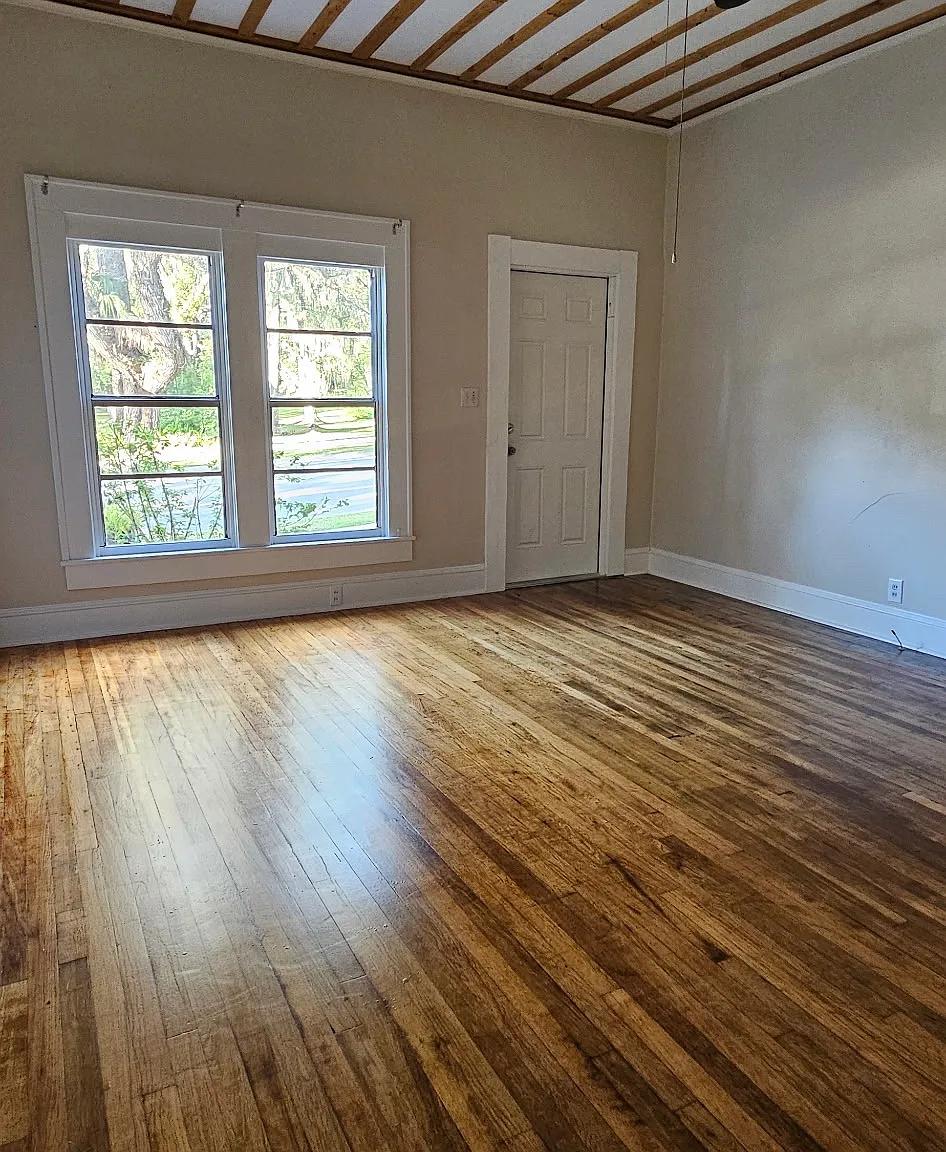 406 E Jefferson St — Photo 4