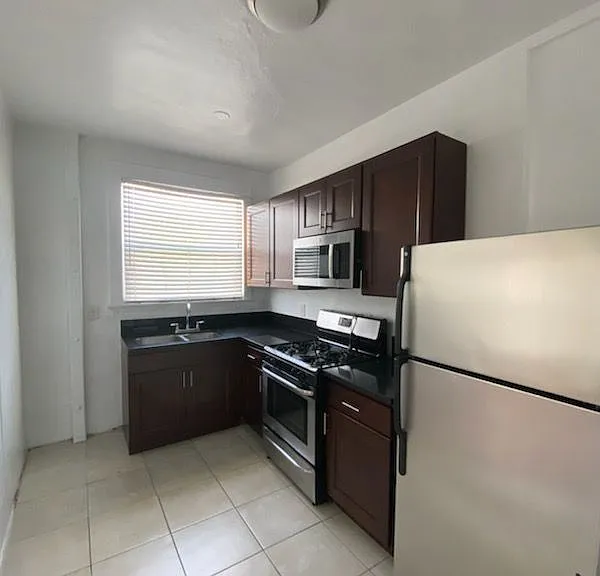 5280 Hollywood Blvd #3 — Photo 2