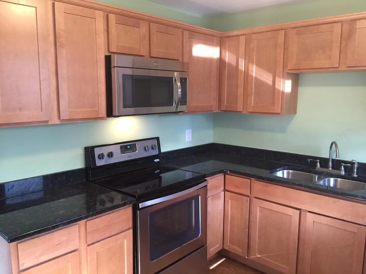 5 bed, 2210 sqft, $2,895 — Photo 3