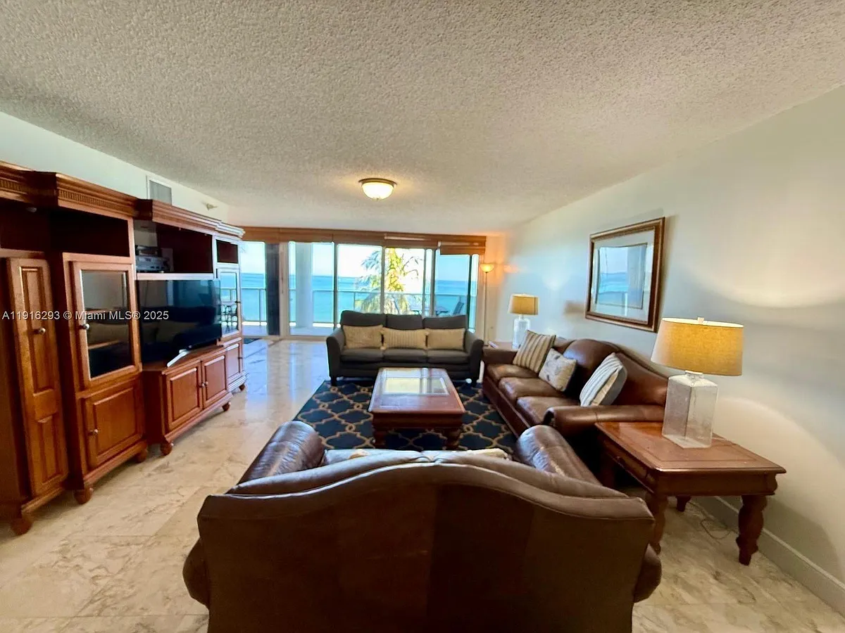 Building Photo - 16711 Collins Ave #410