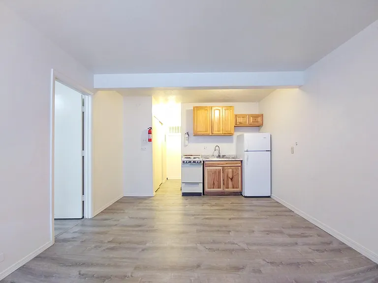 Renovated 1 Bedroom Apartment Close to UNM, CNM, and Roosevelt Park — Photo 4