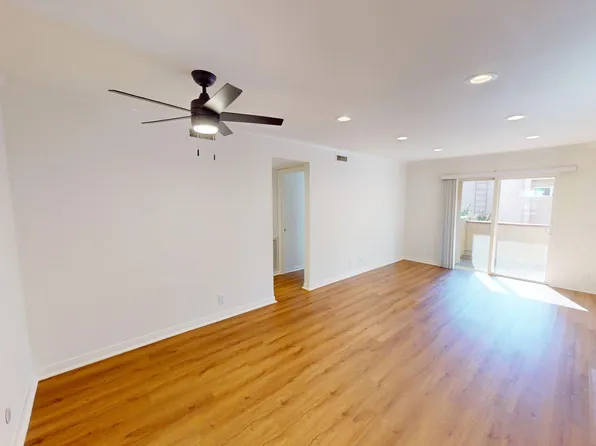 6 Weeks Free!! Steps From Fallbrook Mall