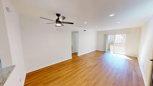 6 Weeks Free!! Steps From Fallbrook Mall Photo 1