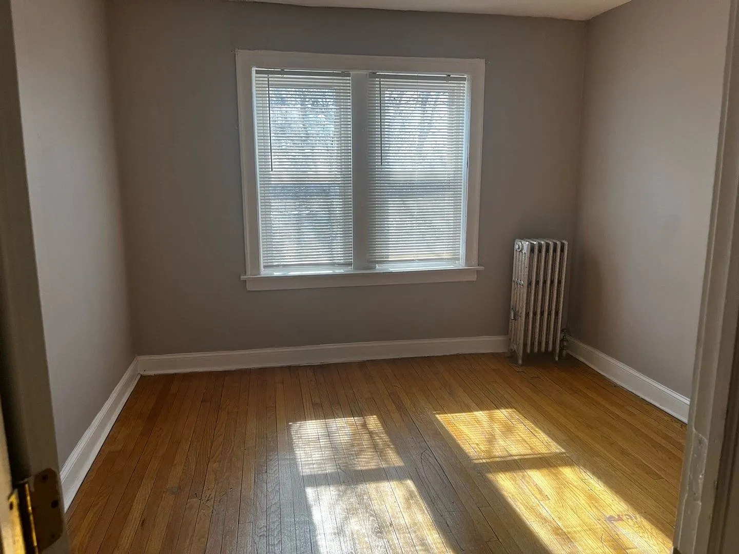 7549 S Kenwood St — Photo 2