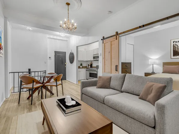 425 West 24th Street image 3 of 10