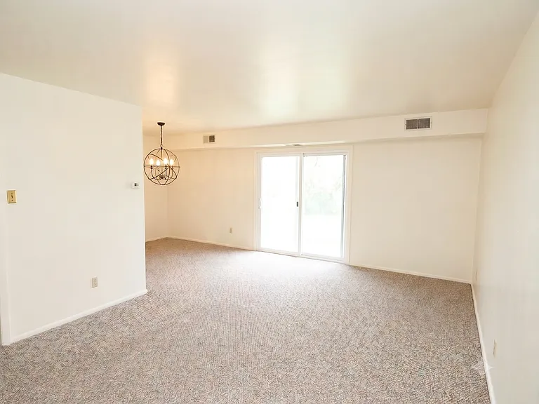 7 Rockford Rd #D16 — Photo 2