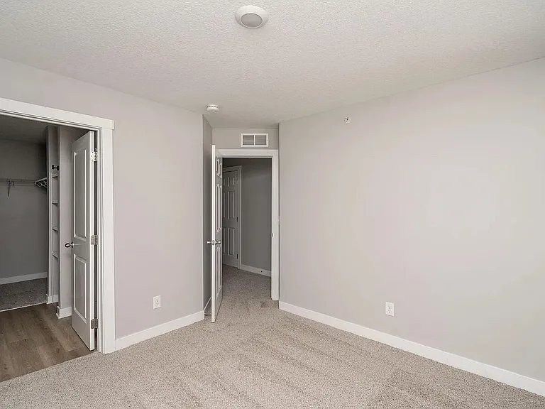 209 NE 23rd Ln — Photo 5