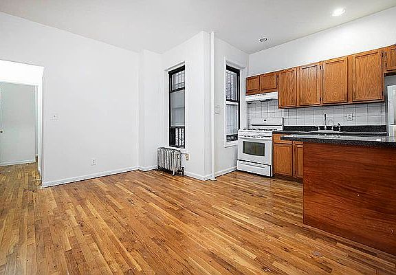 2nd image of 423 16th St #1F