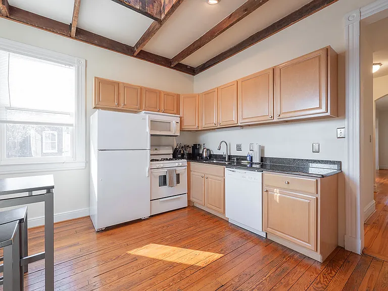 113 N Robinson St — Photo 16