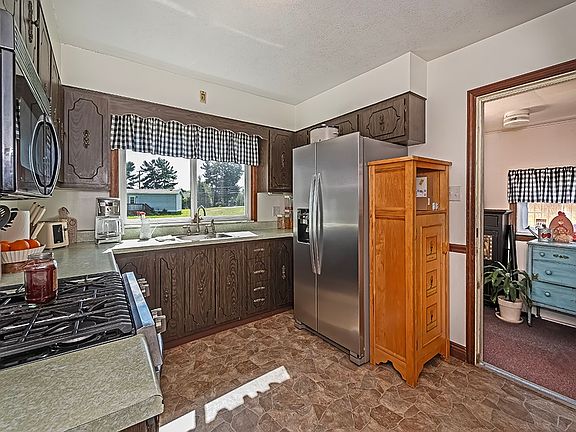 5th image of 256 Hawthorne Ln