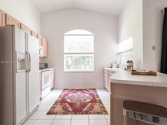 2nd image of 5449 Grande Palm Cir