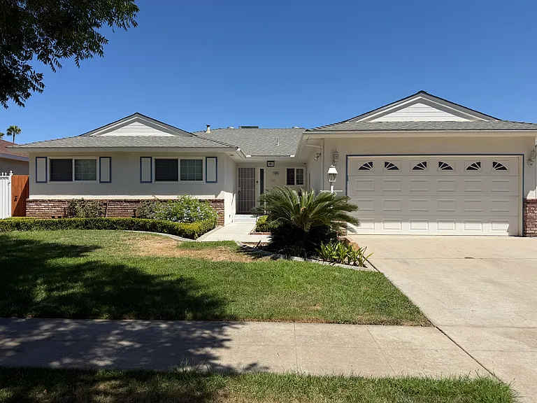 1484 E Sample Ave — Photo 1