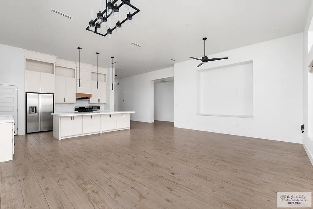 4 bed, 3.0 bath, 2450 sqft, $3,150 — Photo 4