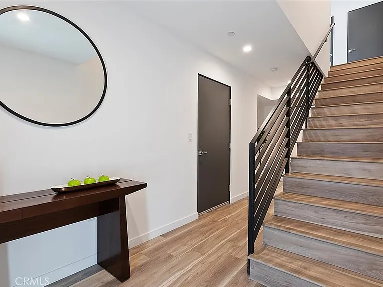 13538 Vanowen St #4 — Photo 5