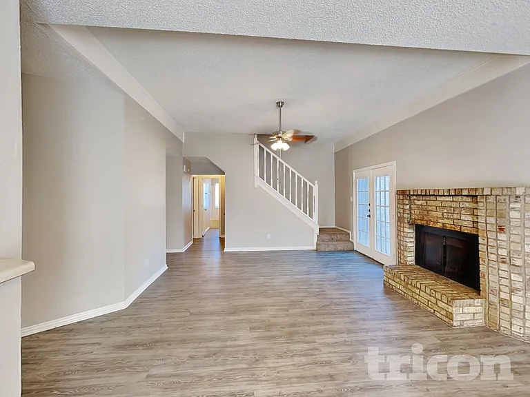 1130 Dandelion Dr — Photo 2