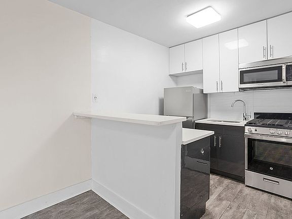 5th image of 133-17 Sanford Ave #6A