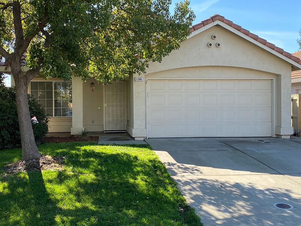 2nd image of 1206 Arbor Dr