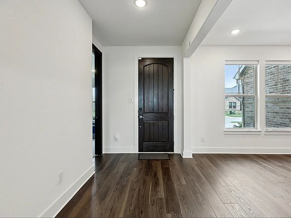 5th image of 132 Laverna Ln
