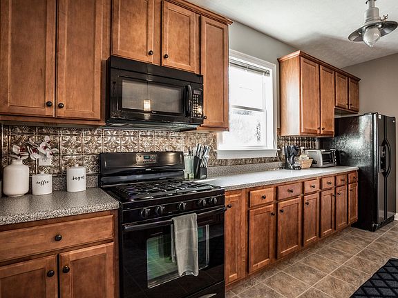 Kitchen including all appliances