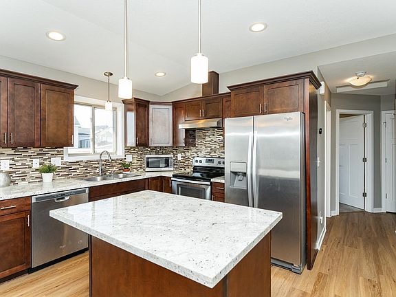 4th image of 3932 Orchardview Ln NW