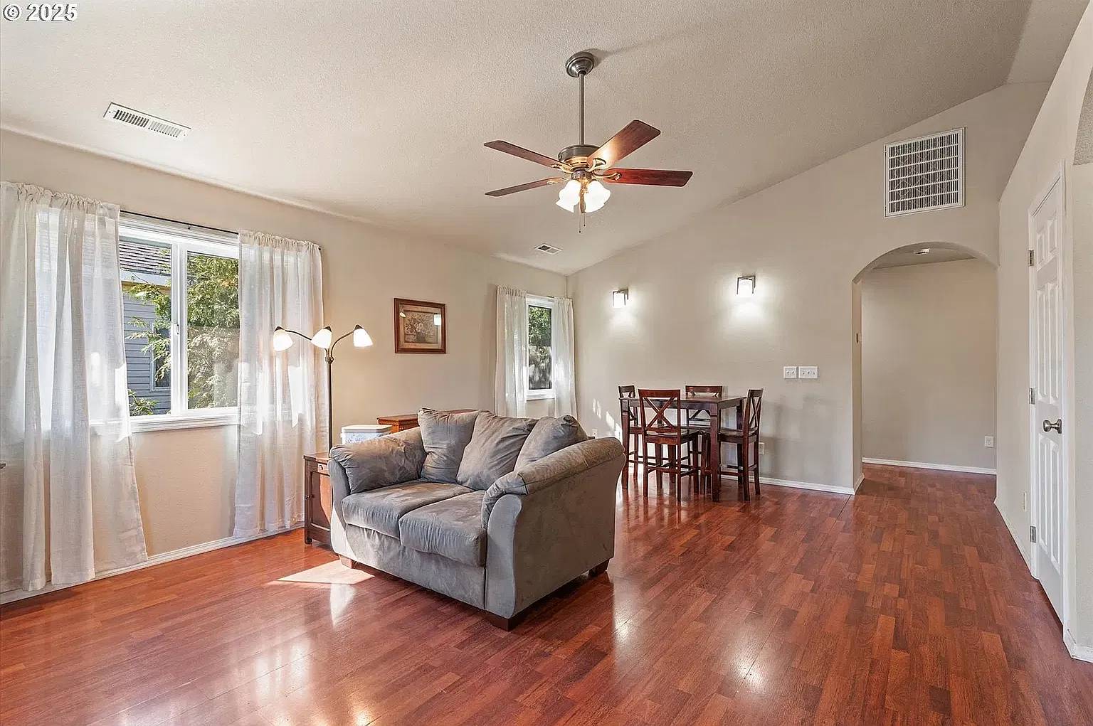 3 bed, 1080 sqft, $1,650 — Photo 2