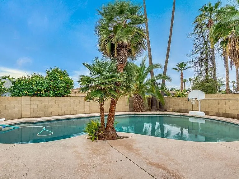 2439 E Del Rio Dr — Photo 40