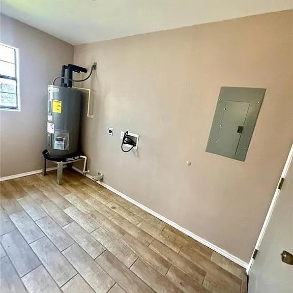 909 El Campo Dr — Photo 8