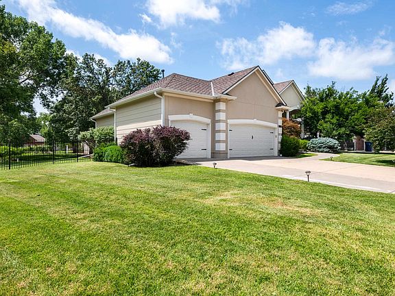 4th image of 969 N White Tail Cir