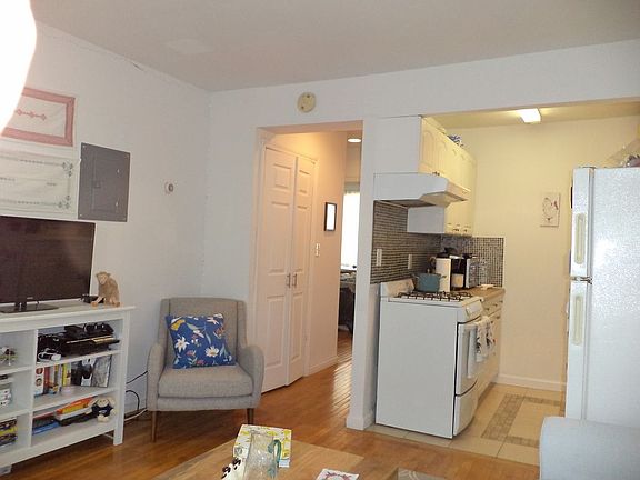 4th image of 5-39 51st Ave #2