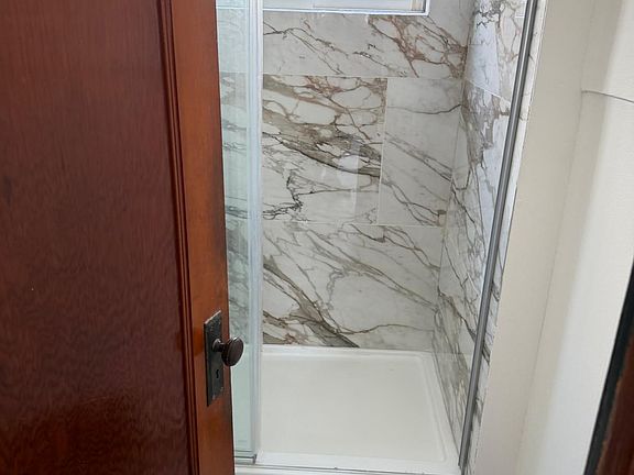 4th image of 9808 Parkview Ave #1