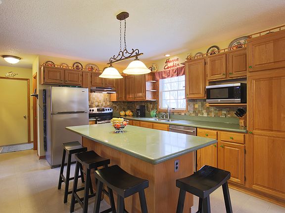 4th image of 1479 Erickson Dr