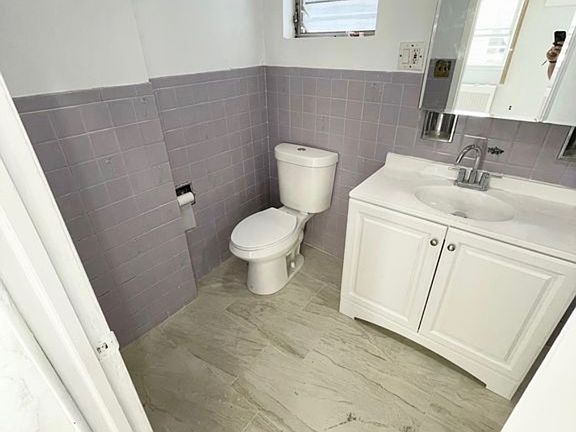 3rd image of 186 Boyd Ave Floor 2