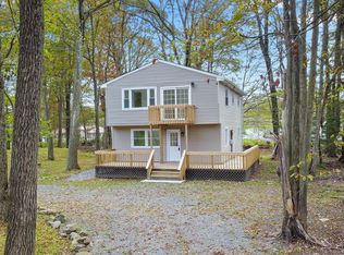 15 Sherman Dr, Tobyhanna, PA 18466