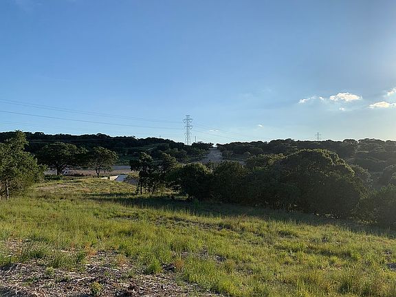 3rd image of 833 Canyon Crst
