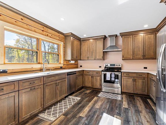 5th image of 76 Woodlands Trail