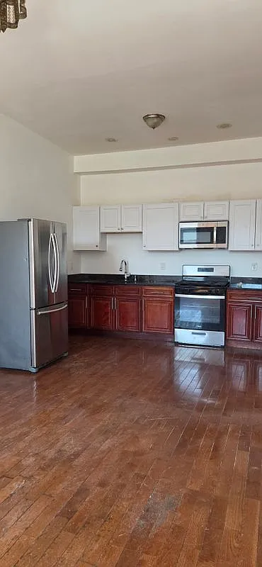 2 bed, 1.0 bath, 660 sqft, $2,995 — Photo 3